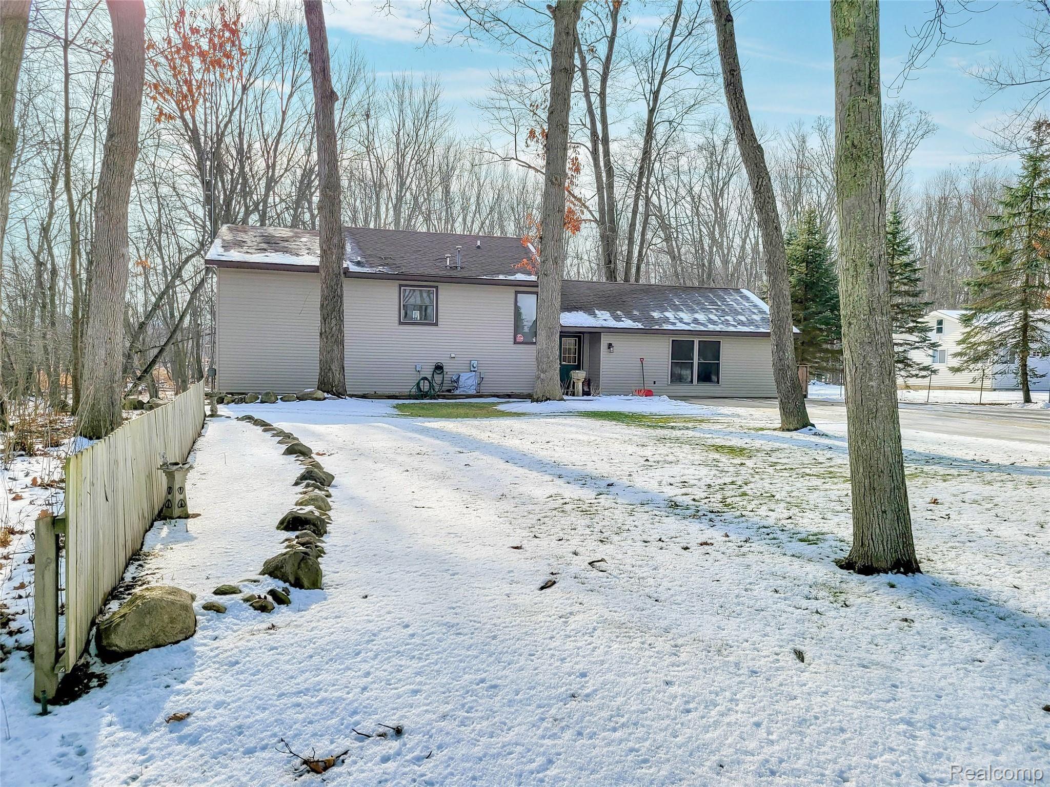 1375 West Sutton Road Metamora, MI 48455 - Photo 2 of 34 20210114_115116.jpg