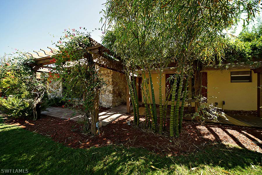 944 Robalo Drive Fort Myers, FL 33919 - Photo 11 of 14 a backyard of a house with lots of green space