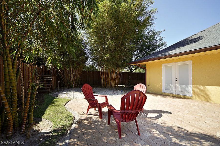 944 Robalo Drive Fort Myers, FL 33919 - Photo 8 of 14 a view of a table and chairs in patio