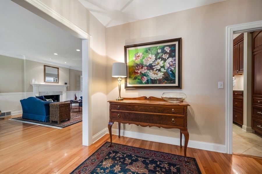 929 Seneca Road Wilmette, IL 60091 - Photo 3 of 31