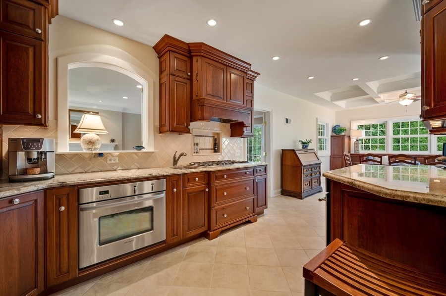 929 Seneca Road Wilmette, IL 60091 - Photo 4 of 31