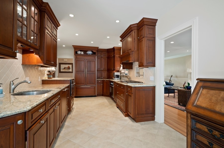 929 Seneca Road Wilmette, IL 60091 - Photo 5 of 31