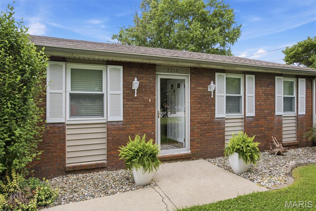 2210 Broadway Highland, IL 62249 - Photo 4 of 41