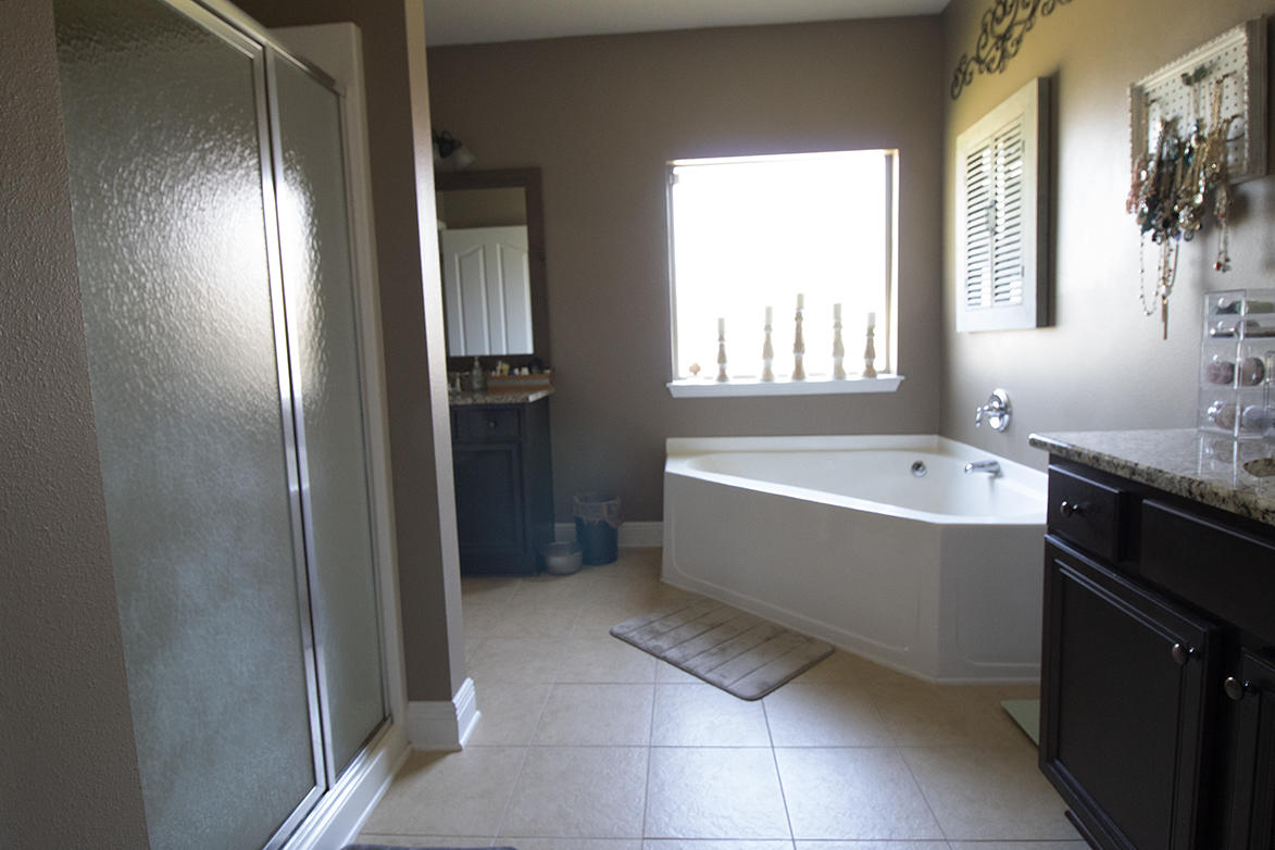 206 Mango Lane Freeport, FL 32439 - Photo 29 of 45 a bathroom with a bathtub and a sink