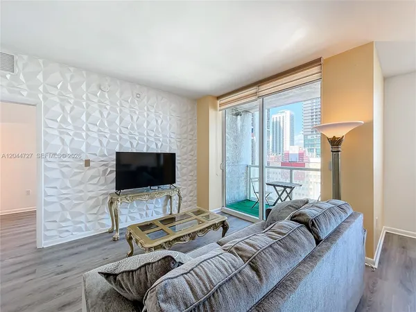 $3,300 | 244 Biscayne Boulevard, Unit 1108, Miami, FL 33132