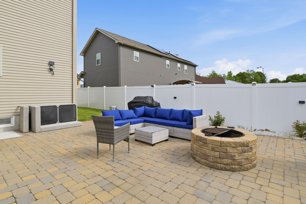 11 Elaine Circle Springfield, MA 01109 - Photo 7 of 39