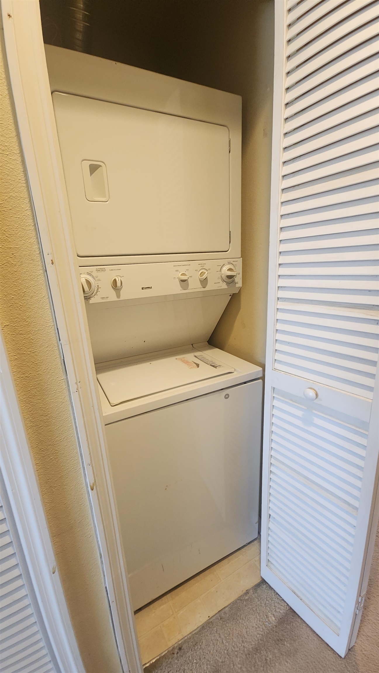 430 Cabernet Place St. Augustine, FL 32084 - Photo 18 of 19 a utility room with dryer and washer