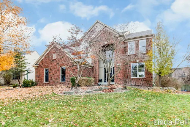 $659,000 | 33 Fox Point Court, Ada, MI 49301