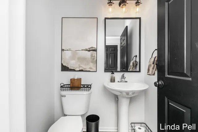 $659,000 | 33 Fox Point Court, Ada, MI 49301