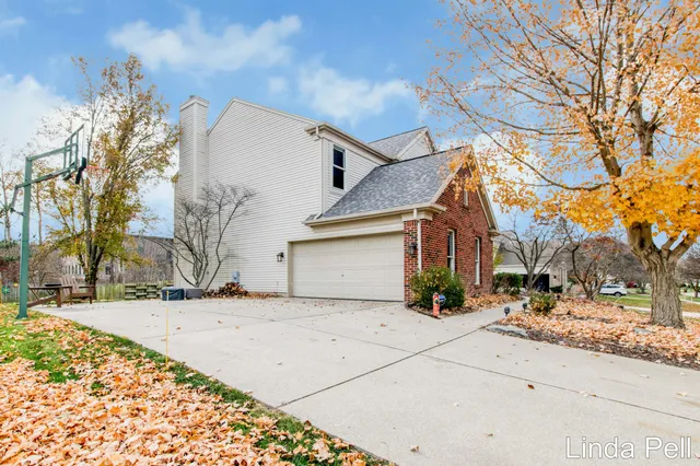 $659,000 | 33 Fox Point Court, Ada, MI 49301