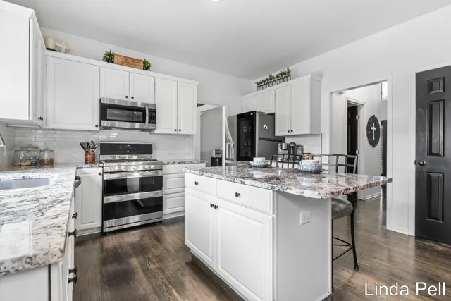 $659,000 | 33 Fox Point Court, Ada, MI 49301