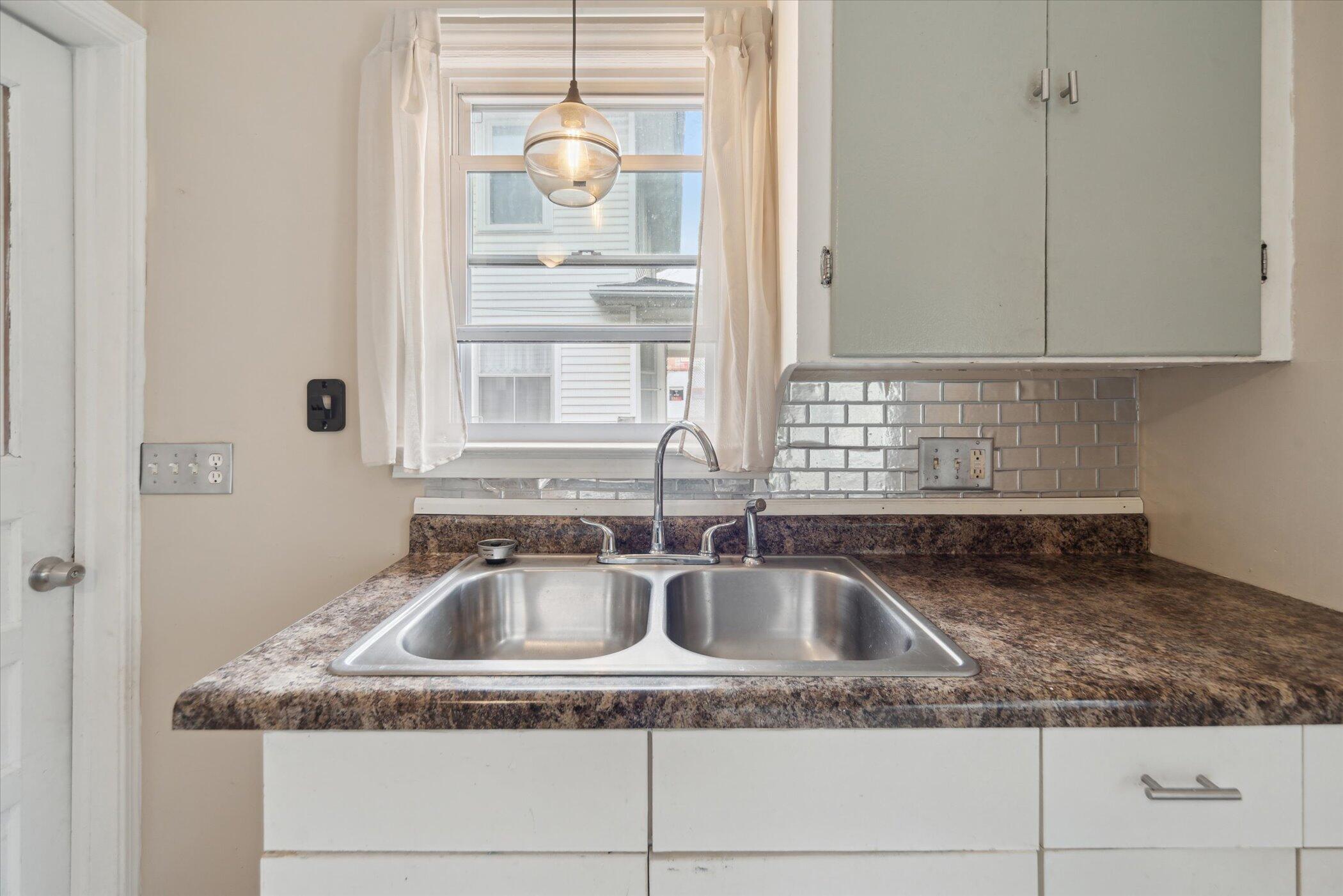 715 West Holmes Road Lansing, MI 48910 - Photo 11 of 24 14-715-W-Holmes-Rd-Lansing-MI-48910-Wind