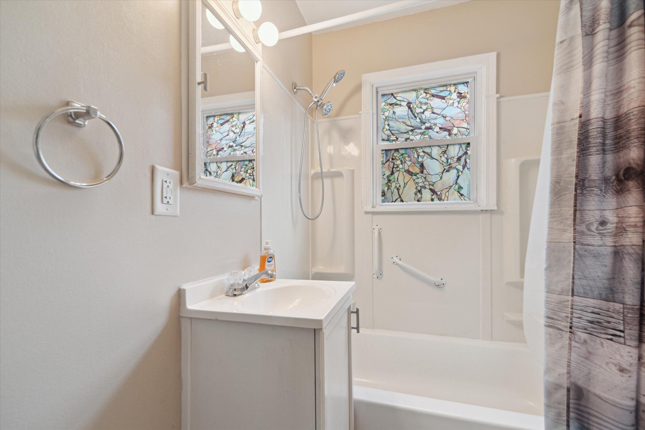 715 West Holmes Road Lansing, MI 48910 - Photo 17 of 24 20-715-W-Holmes-Rd-Lansing-MI-48910-Wind