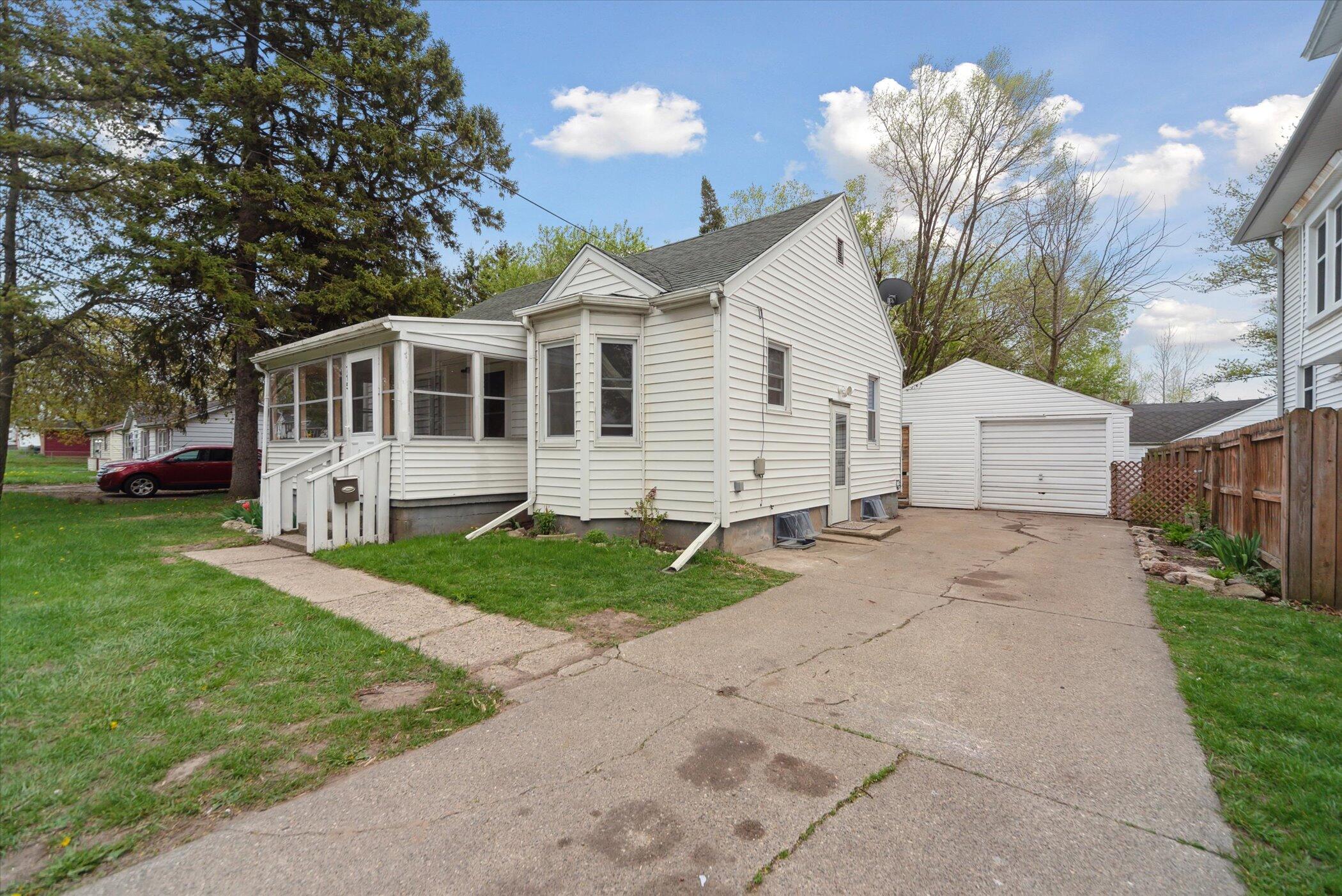 715 West Holmes Road Lansing, MI 48910 - Photo 2 of 24 05-715-W-Holmes-Rd-Lansing-MI-48910-Wind