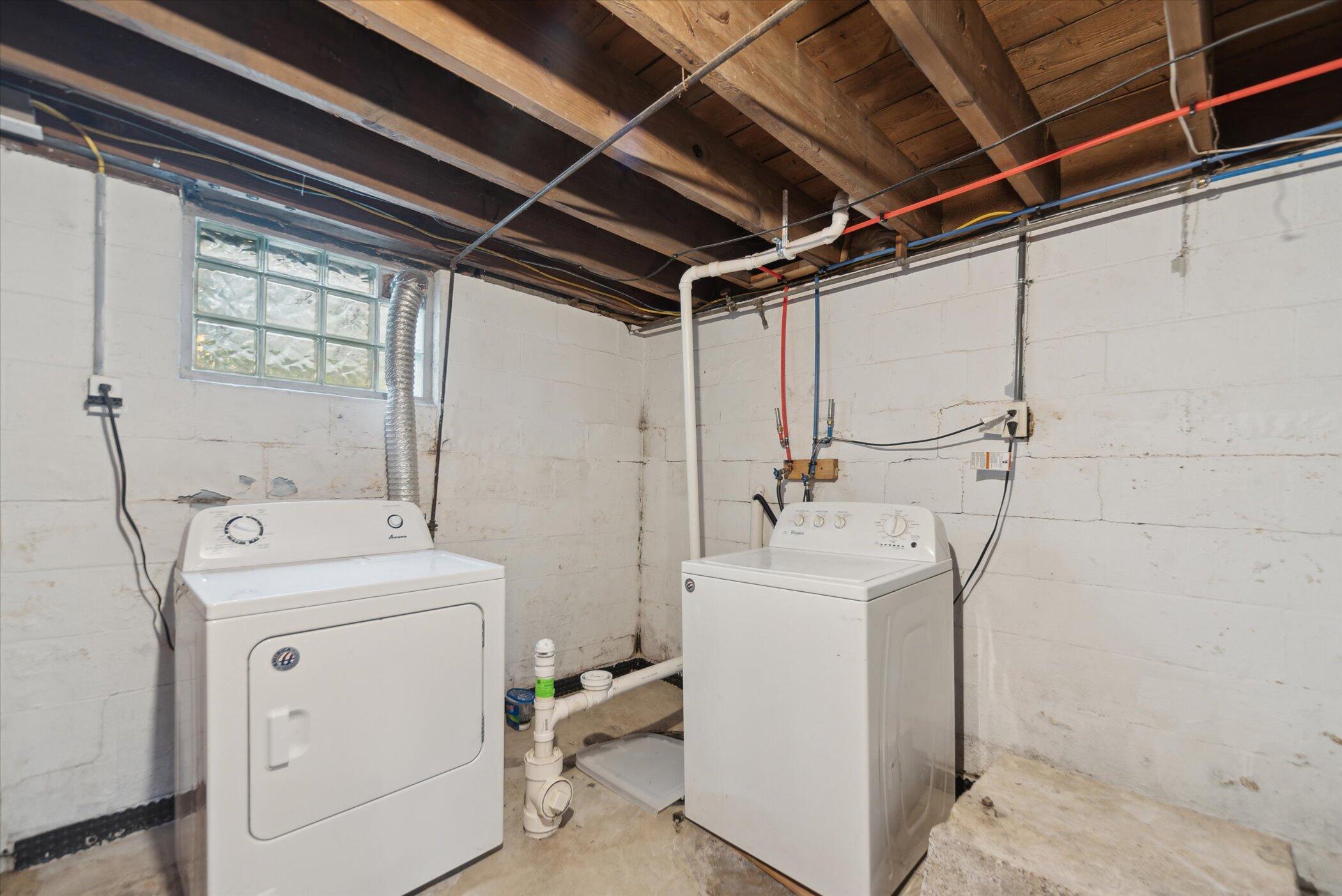 715 West Holmes Road Lansing, MI 48910 - Photo 23 of 24 29-715-W-Holmes-Rd-Lansing-MI-48910-Wind