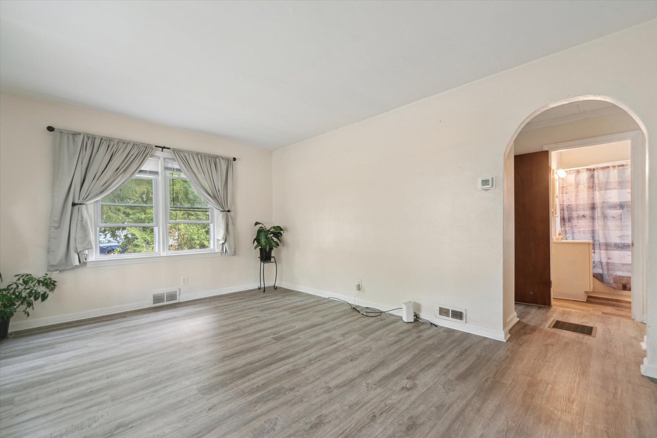 715 West Holmes Road Lansing, MI 48910 - Photo 6 of 24 09-715-W-Holmes-Rd-Lansing-MI-48910-Wind