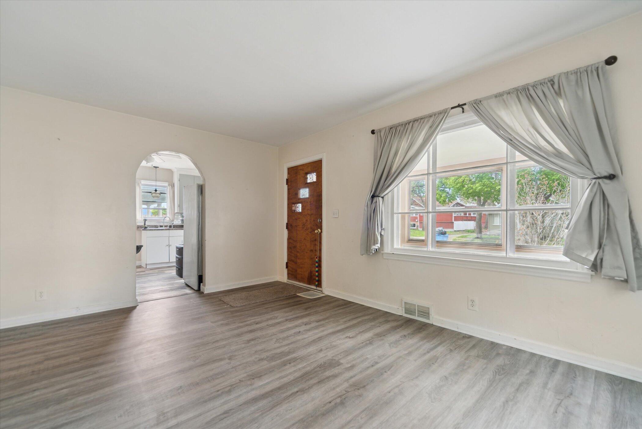 715 West Holmes Road Lansing, MI 48910 - Photo 7 of 24 10-715-W-Holmes-Rd-Lansing-MI-48910-Wind