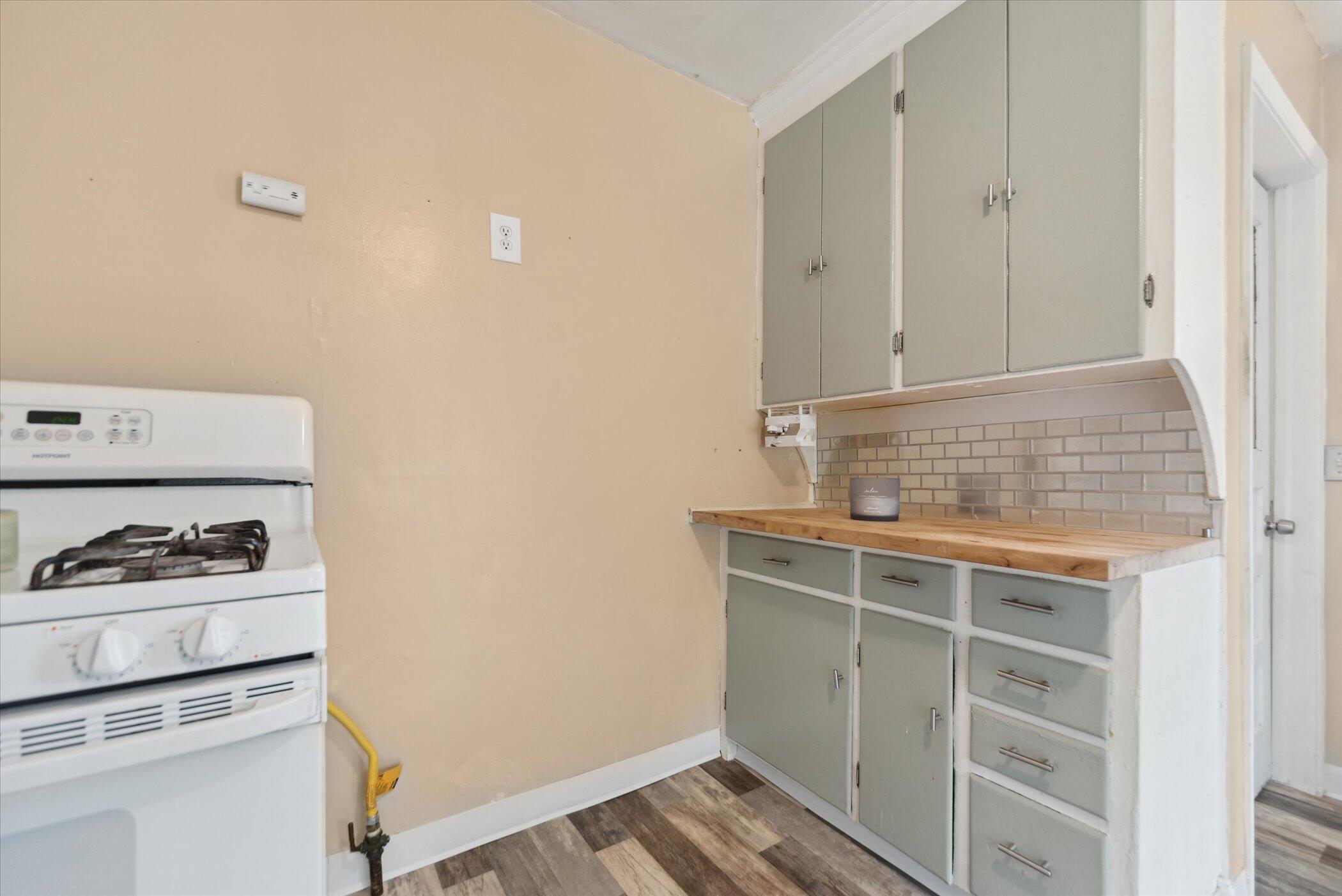 715 West Holmes Road Lansing, MI 48910 - Photo 9 of 24 12-715-W-Holmes-Rd-Lansing-MI-48910-Wind