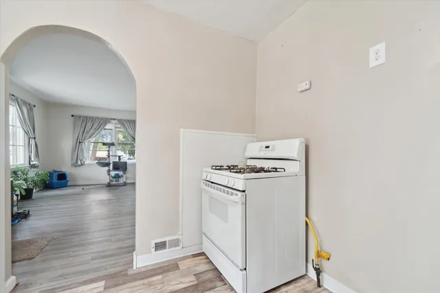 $134,900 | 715 West Holmes Road, Lansing, MI 48910