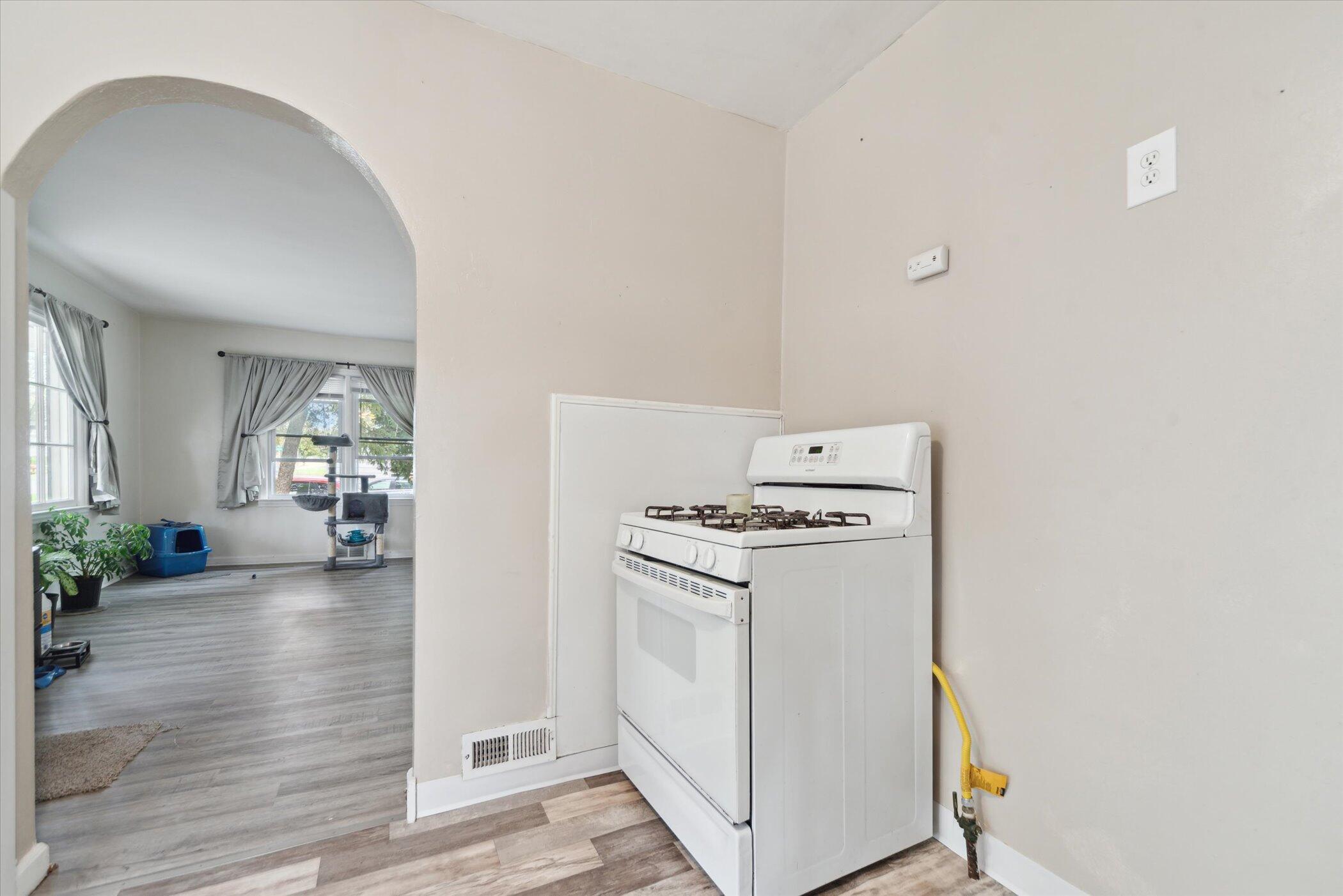 715 West Holmes Road Lansing, MI 48910 - Photo 10 of 24 13-715-W-Holmes-Rd-Lansing-MI-48910-Wind