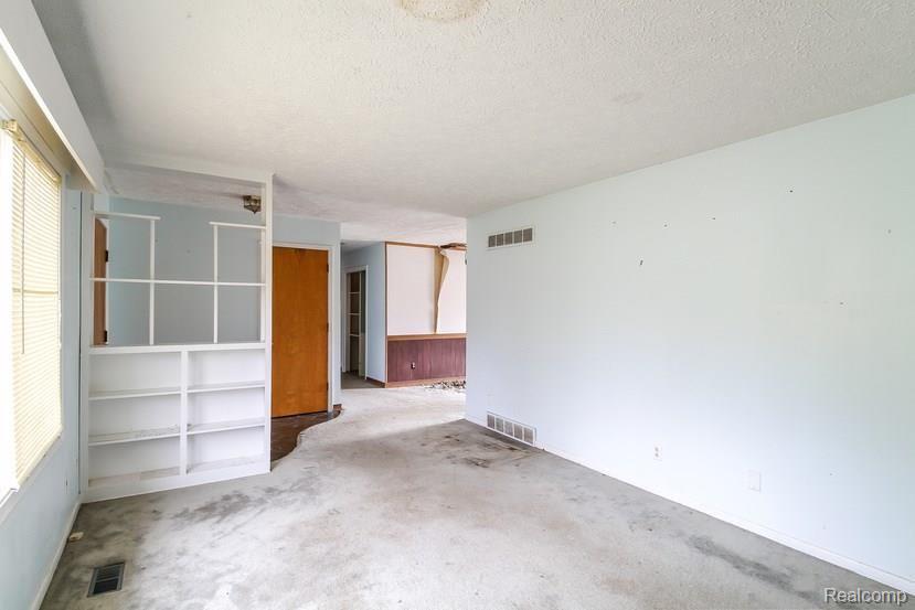 12499 West Herbison Road Eagle, MI 48822 - Photo 14 of 24 014-3918687-small.jpg
