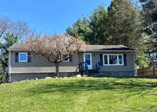 $399,000 | 17 Woodland Drive, Walden, NY 12586