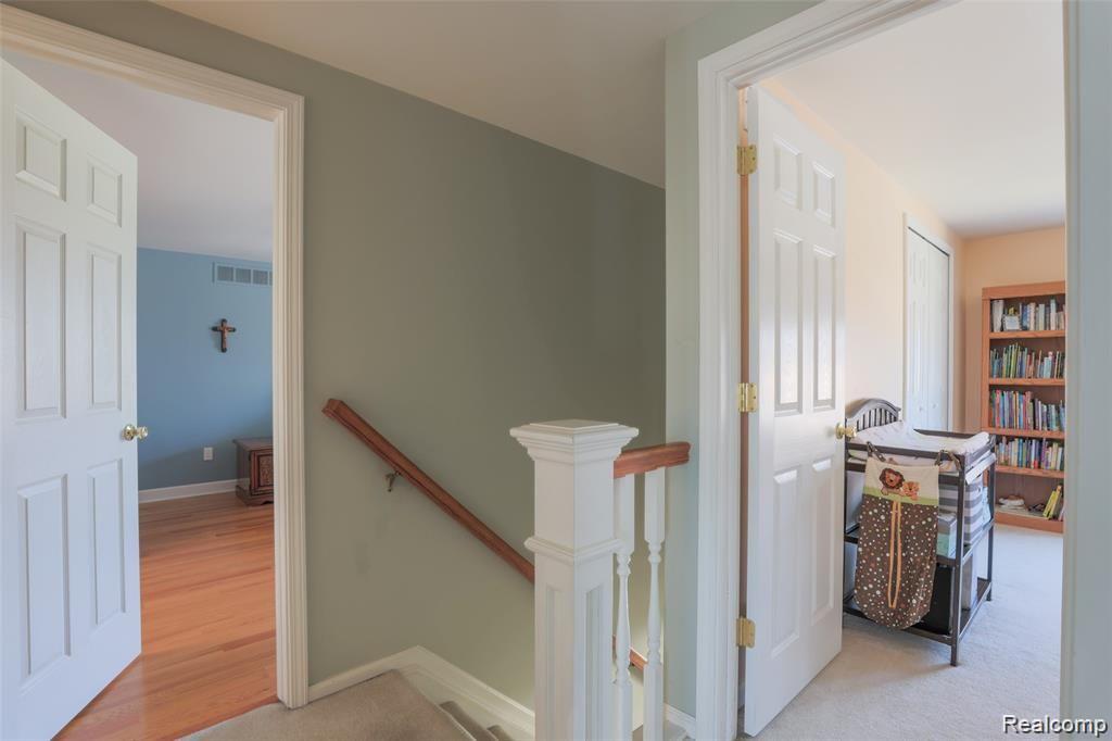 651 Kentucky Drive Rochester, MI 48307 - Photo 20 of 35 Upstairs hallway