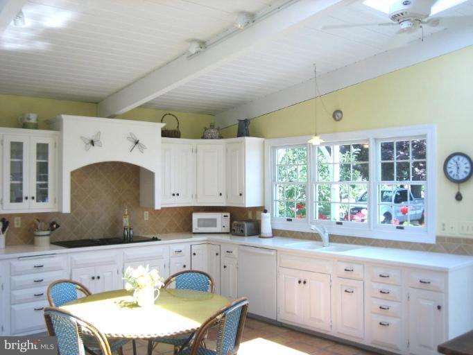 4249 Holly Point Road Edgewater, MD 21037 - Photo 20 of 30 Kitchen