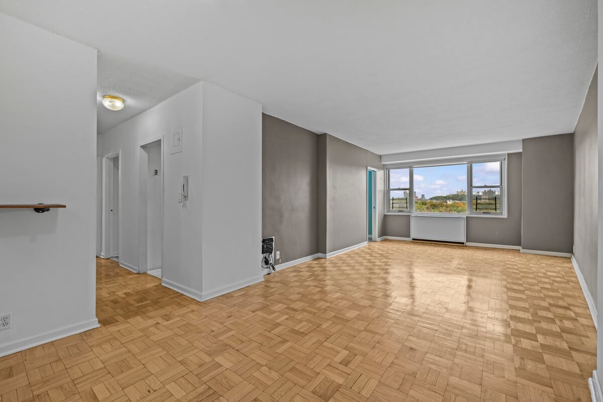 2400 Johnson Avenue, Unit 2F Bronx, NY 10463 - Photo 4 of 25 a view of an empty room with a closet