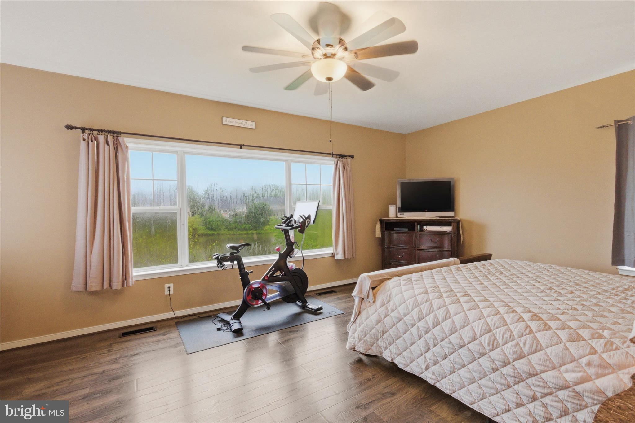 43605 Wembley Lane Chantilly, VA 20152 - Photo 16 of 41 Primary BR - main level w/ GREAT VIEW