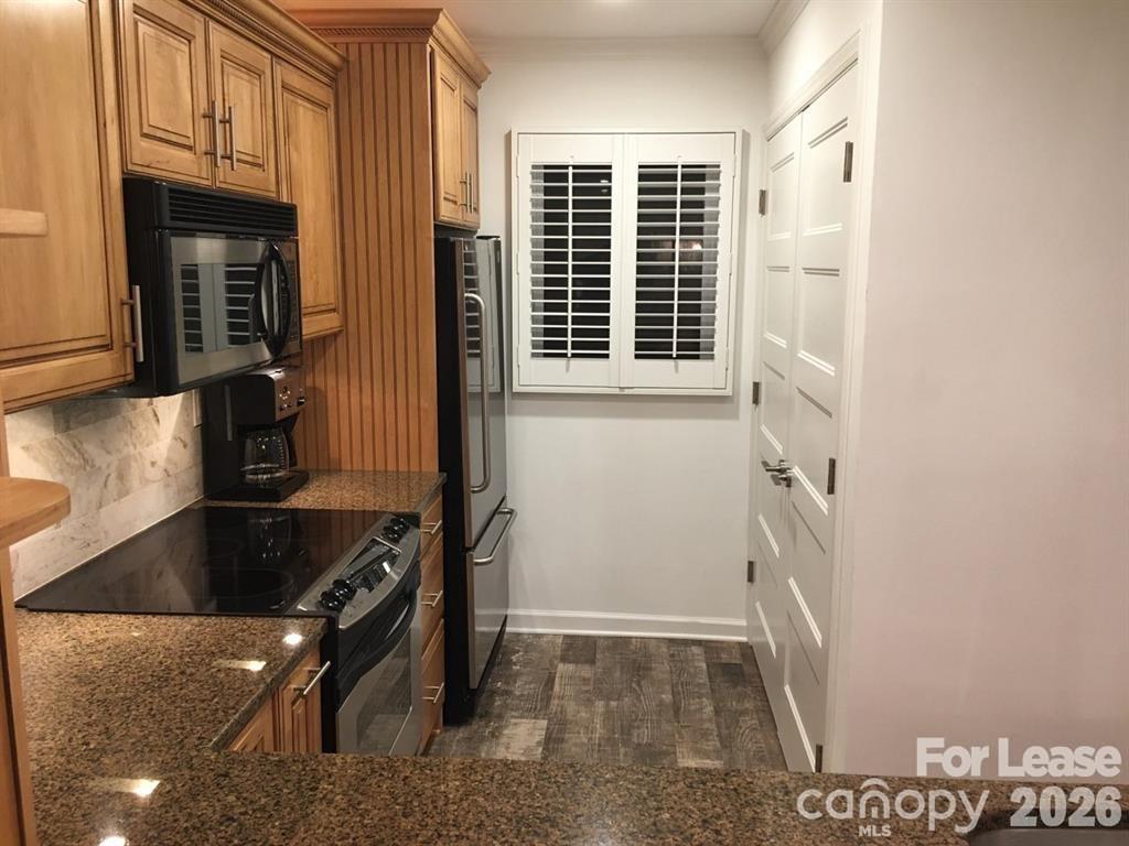 646 Portside Drive Davidson, NC 28036 - Photo 11 of 48 a kitchen with granite countertop a sink and a refrigerator