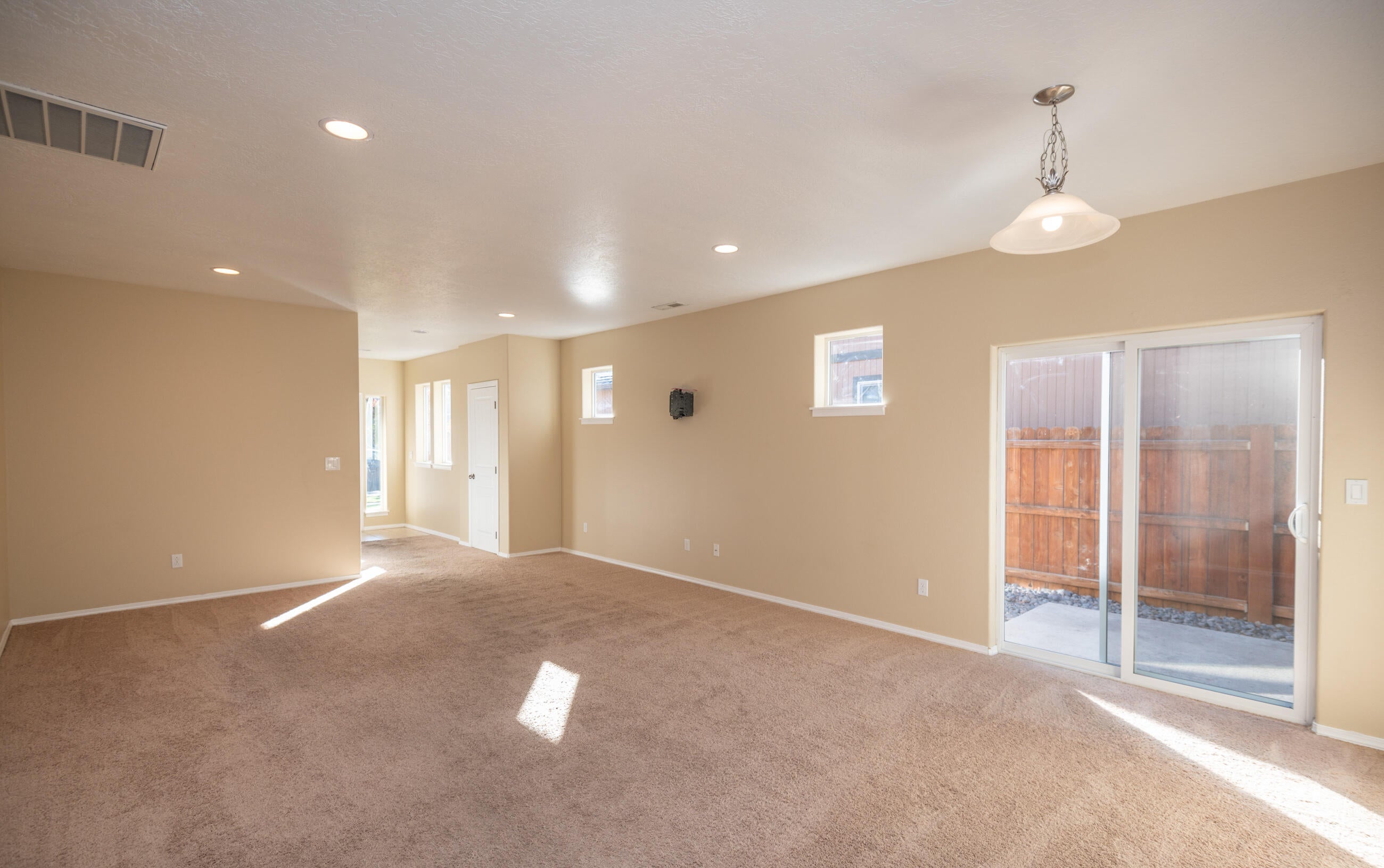667 NE Mason Rd (17)