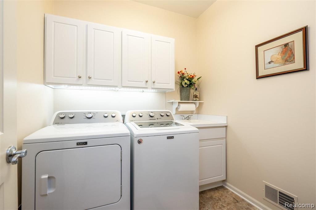 3612 Windingbrook Circle, Unit 72 Rochester Hills, MI 48309 - Photo 38 of 41