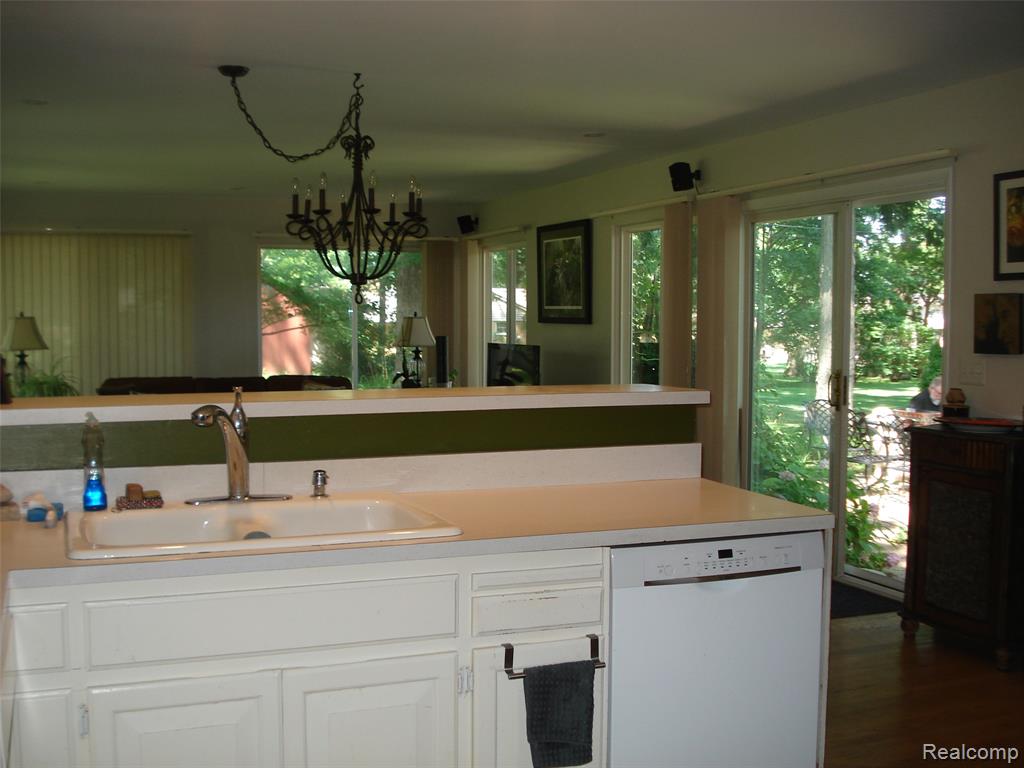 220 Montmorency Road Rochester, MI 48307 - Photo 7 of 18