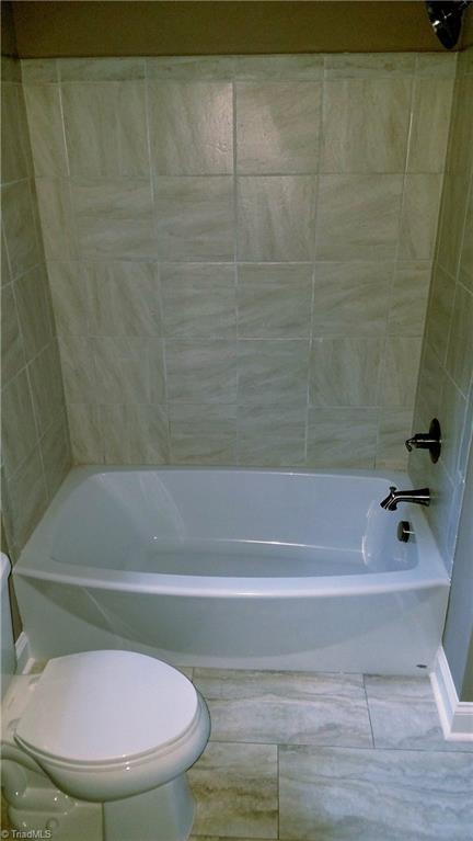 367 Briggs Road Lexington, NC 27292 - Photo 13 of 22 TILE SURROUNDED TUB WITH DELTA FIXTURES