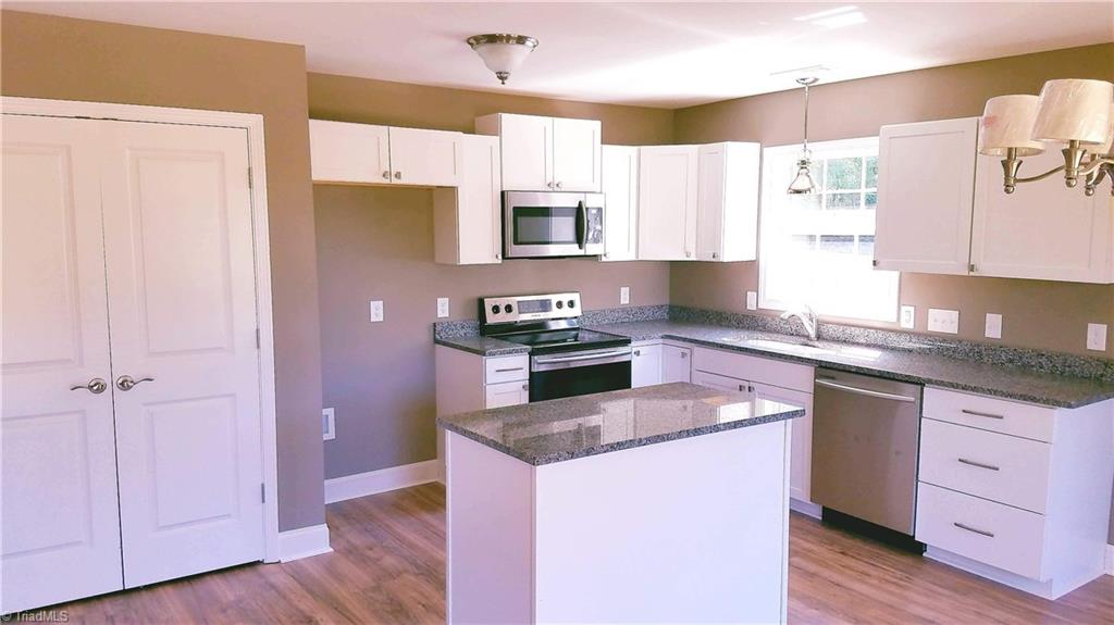 367 Briggs Road Lexington, NC 27292 - Photo 4 of 22 HUGE PANTRY! GRANITE COUNTERS AND ISLAND! SAMSUNG APPLIANCES!!