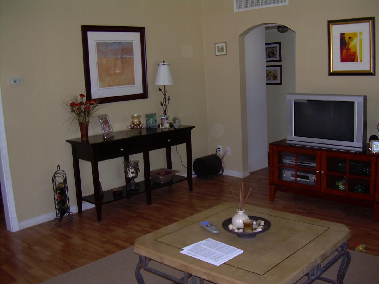 513 West Almeria Road Phoenix, AZ 85003 - Photo 5 of 18 family room
