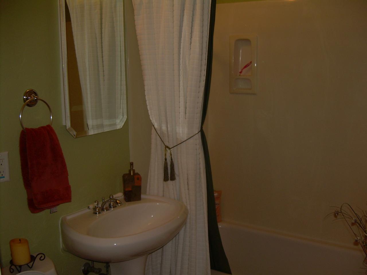 513 West Almeria Road Phoenix, AZ 85003 - Photo 10 of 18 second bathroom