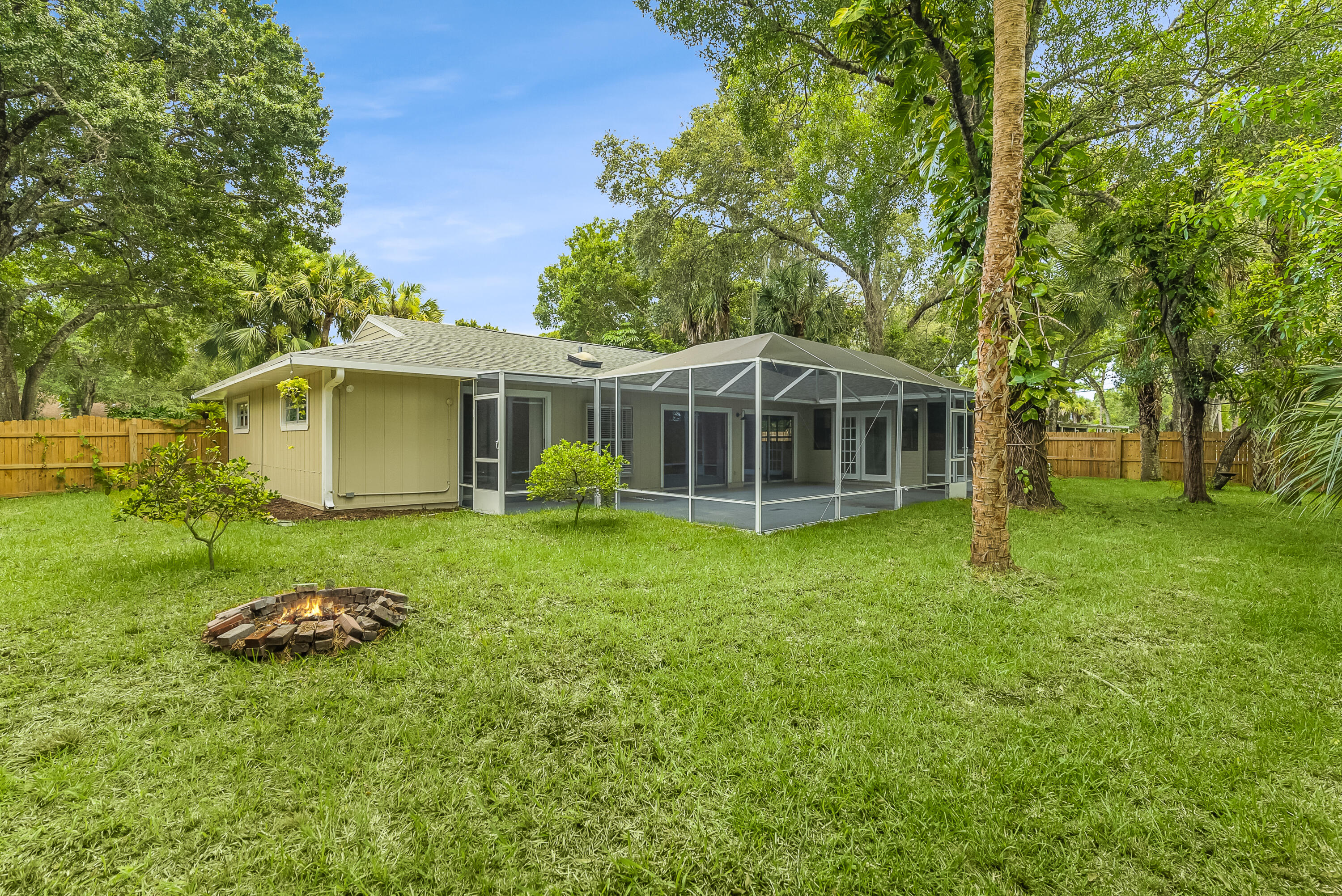 7202 Arthurs Road Fort Pierce, FL 34951 - Photo 29 of 35 Privacy Fenced yard
