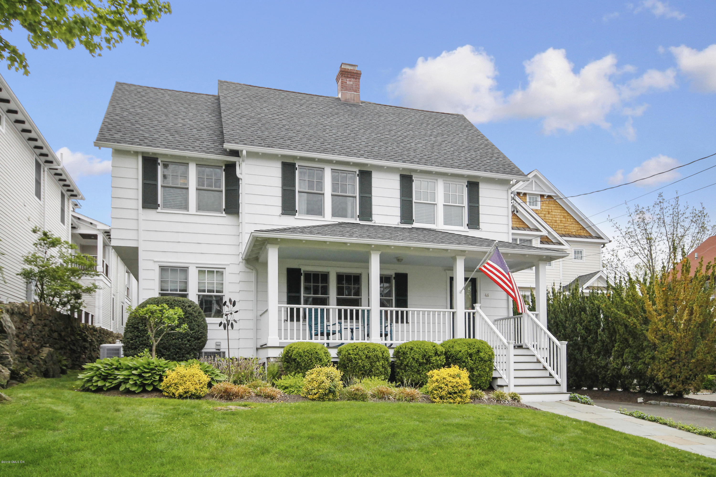 001-photo-front-view-7058759