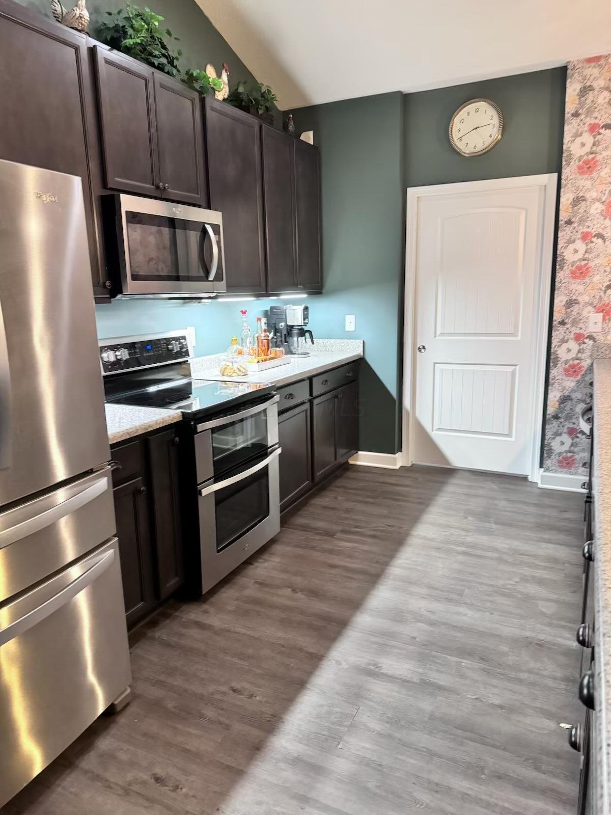 582 Dent Road Sunbury, OH 43074 - Photo 10 of 56 Under counter lighting