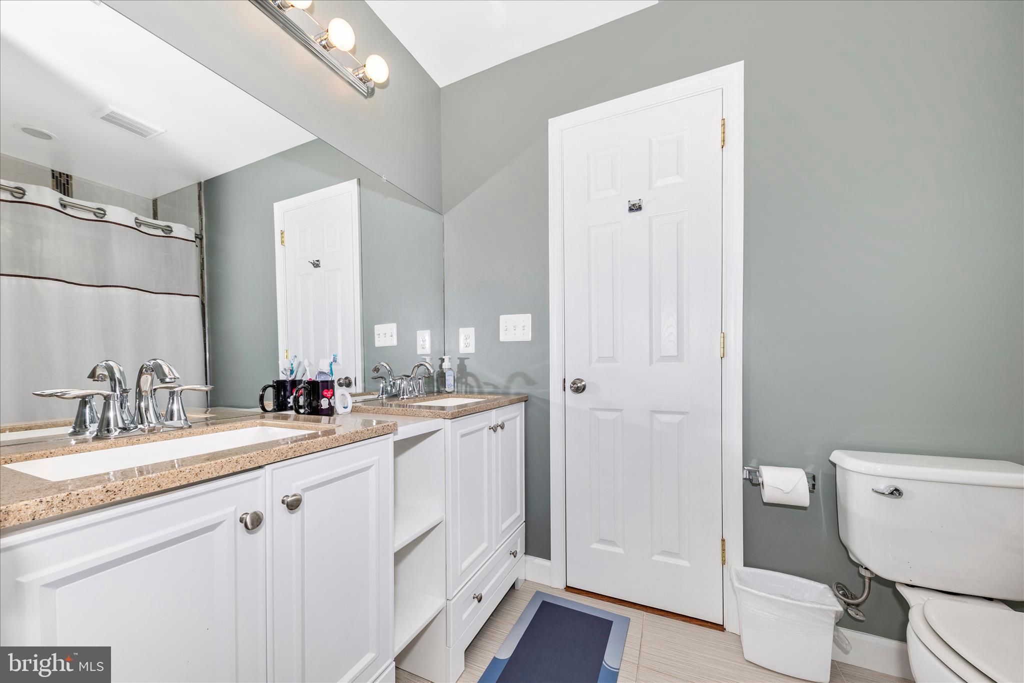 2913 Weisman Road Silver Spring, MD 20902 - Photo 21 of 39 Jack & Jill Bathroom