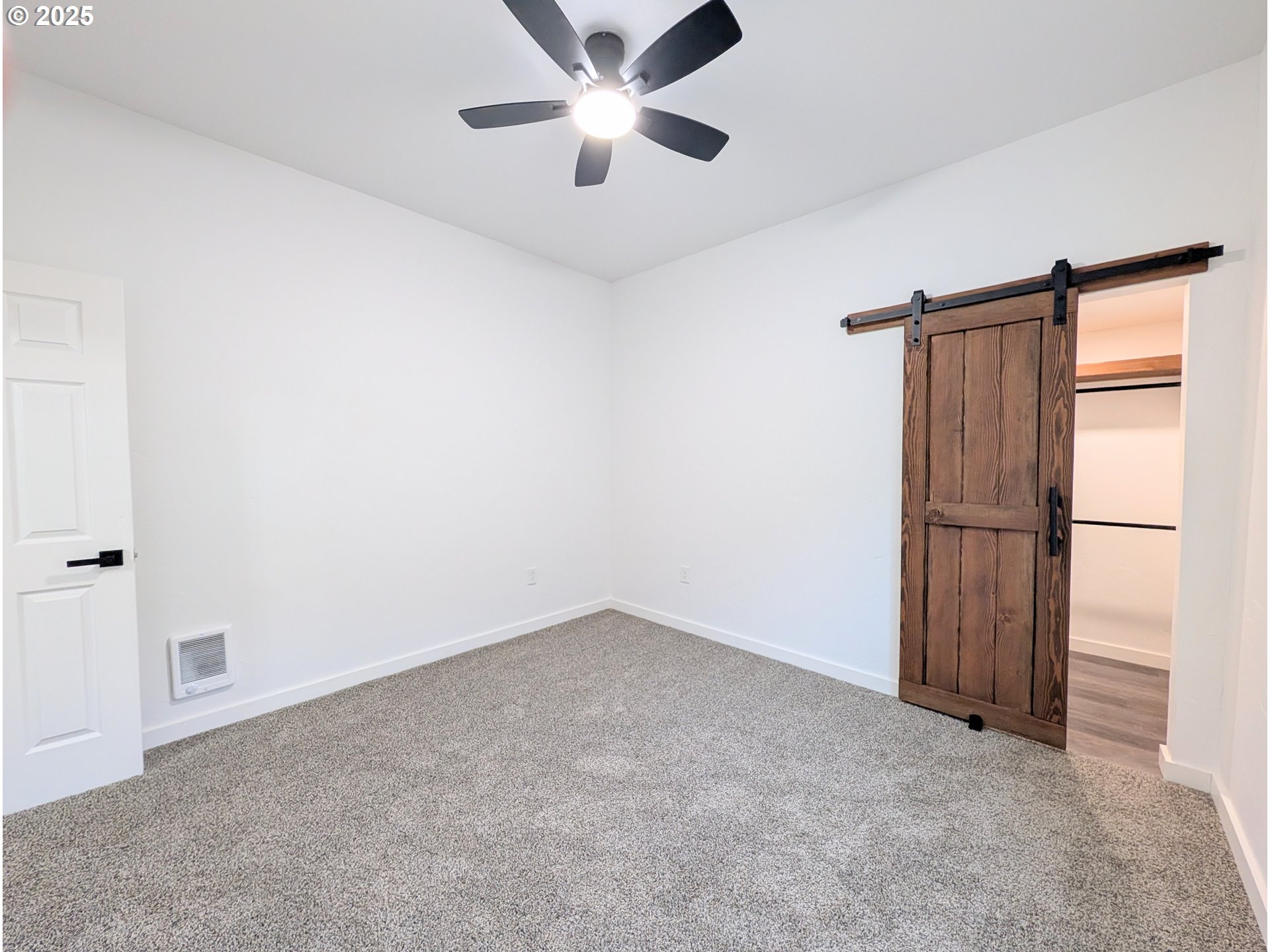 2906 North Oak Street La Grande, OR 97850 - Photo 20 of 37 an empty room with closet and windows
