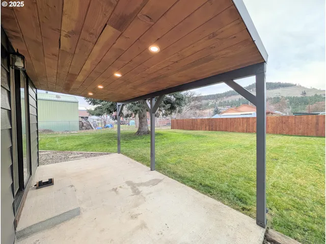 a view of a backyard with a garden and plants