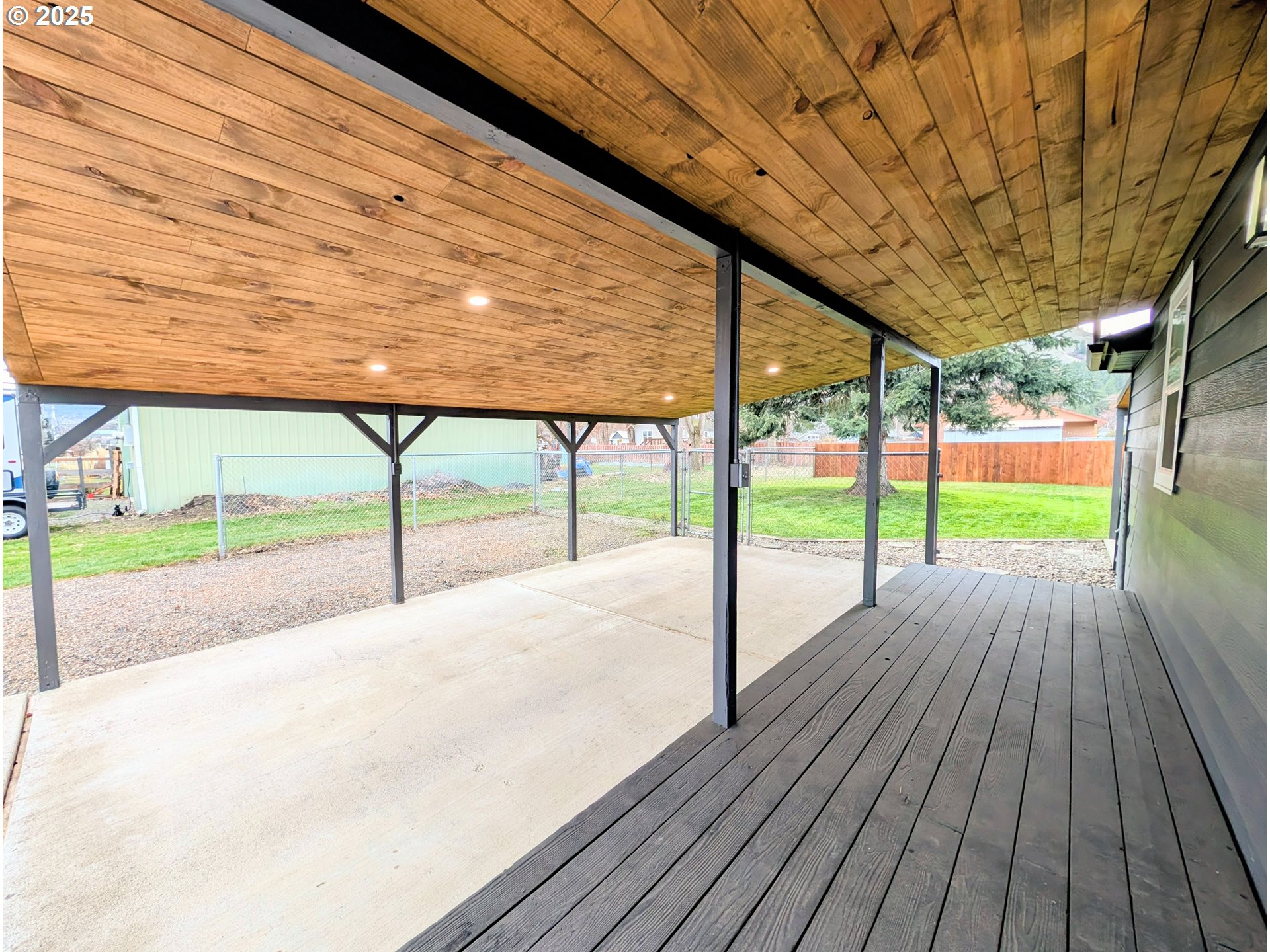 2906 North Oak Street La Grande, OR 97850 - Photo 4 of 37 a view of porch with seating space