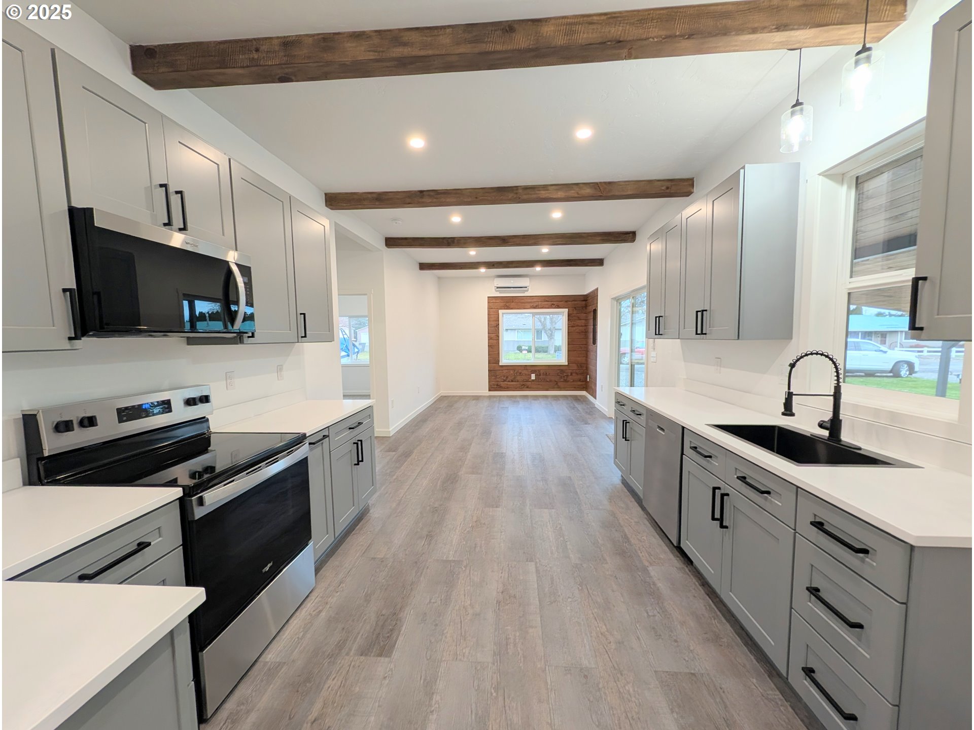 2906 North Oak Street La Grande, OR 97850 - Photo 6 of 37 a kitchen with granite countertop a sink wooden floor and stainless steel appliances