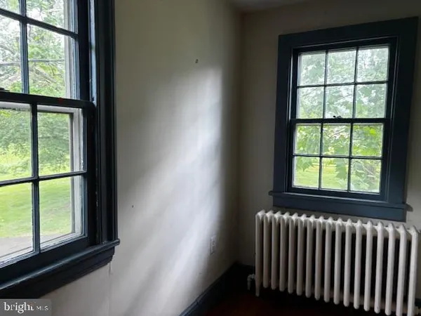 a view of large window with an outdoor view