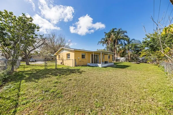 $2,000 | 1003 65th Avenue West, Bradenton, FL 34207