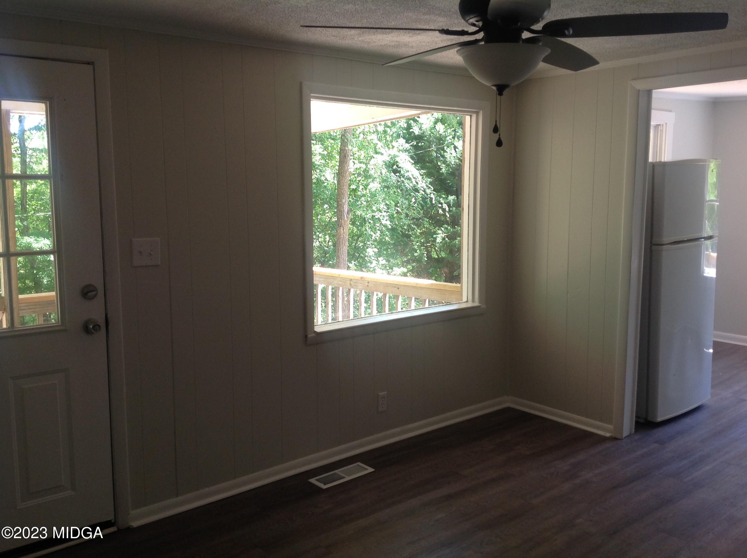 156 Henderson Road Macon, GA 31217 - Photo 3 of 39 IMG_8619
