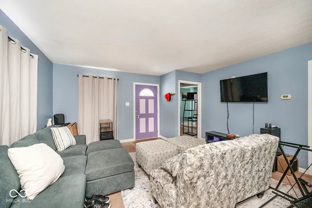 $209,900 | 430 North Vine Street, Plainfield, IN 46168